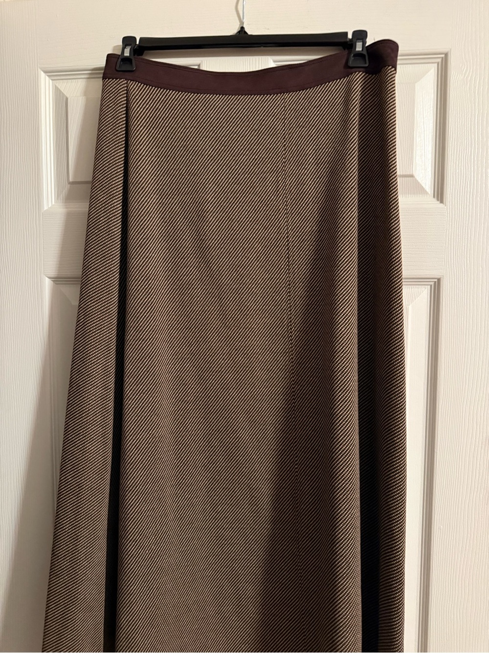 Elegant Brown Maxi Skirt with Contrasting Suede Waistband
